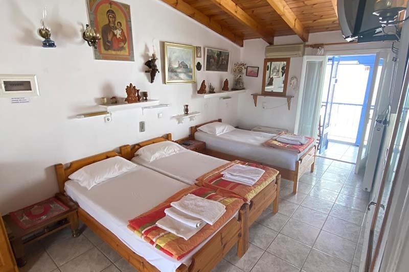 Nikos Rooms And Studios Poros Town Екстер'єр фото