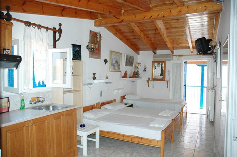 Nikos Rooms And Studios Poros Town Екстер'єр фото