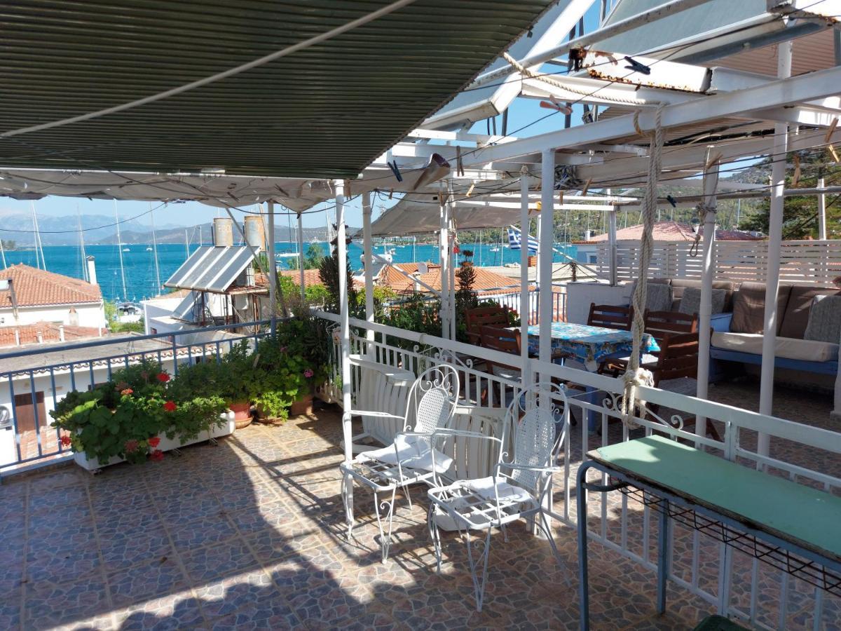 Nikos Rooms And Studios Poros Town Екстер'єр фото